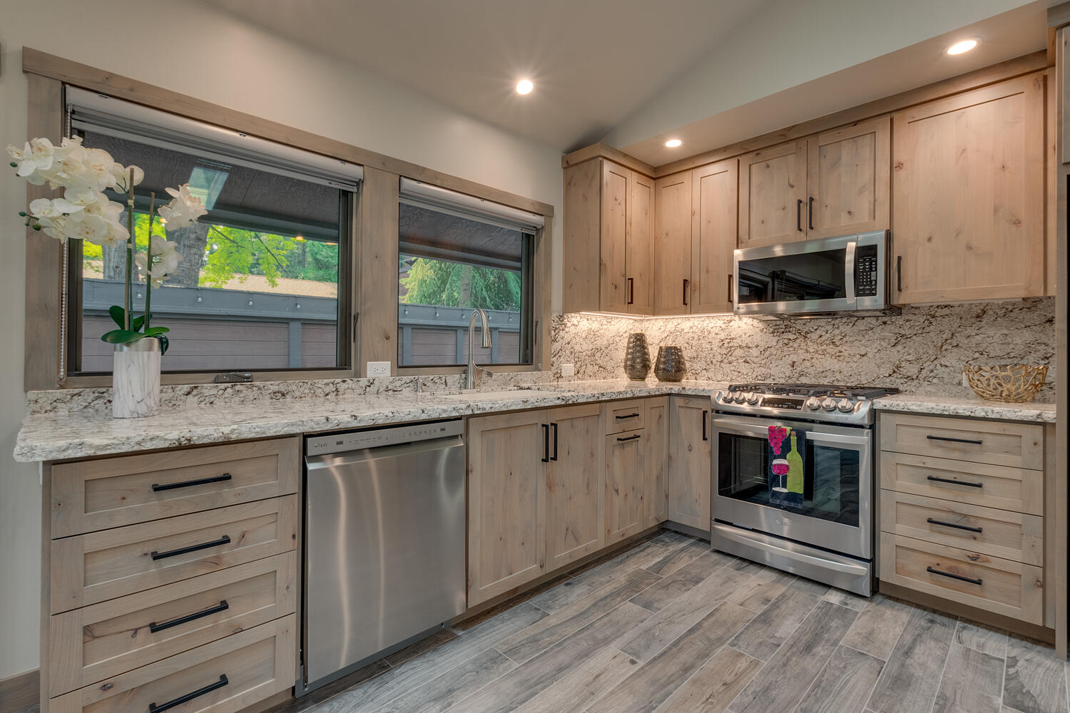 Kitchen-006-028-1500x1000