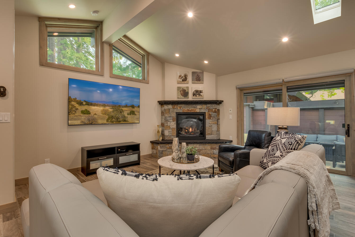 Living Room-004-020-1500x1000