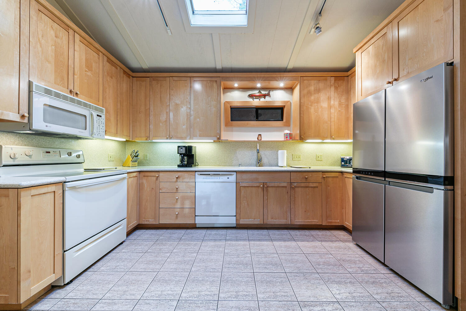 300 W Lake Blvd Unit 32 Tahoe-large-010-008-Interior-1500x1000-72dpi