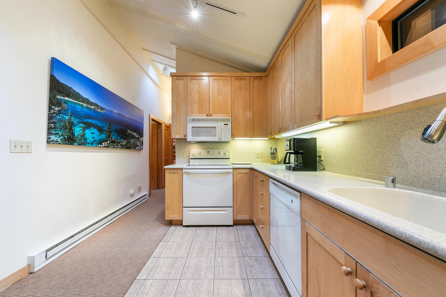 300 W Lake Blvd Unit 32 Tahoe-large-014-013-Interior-1500x1000-72dpi