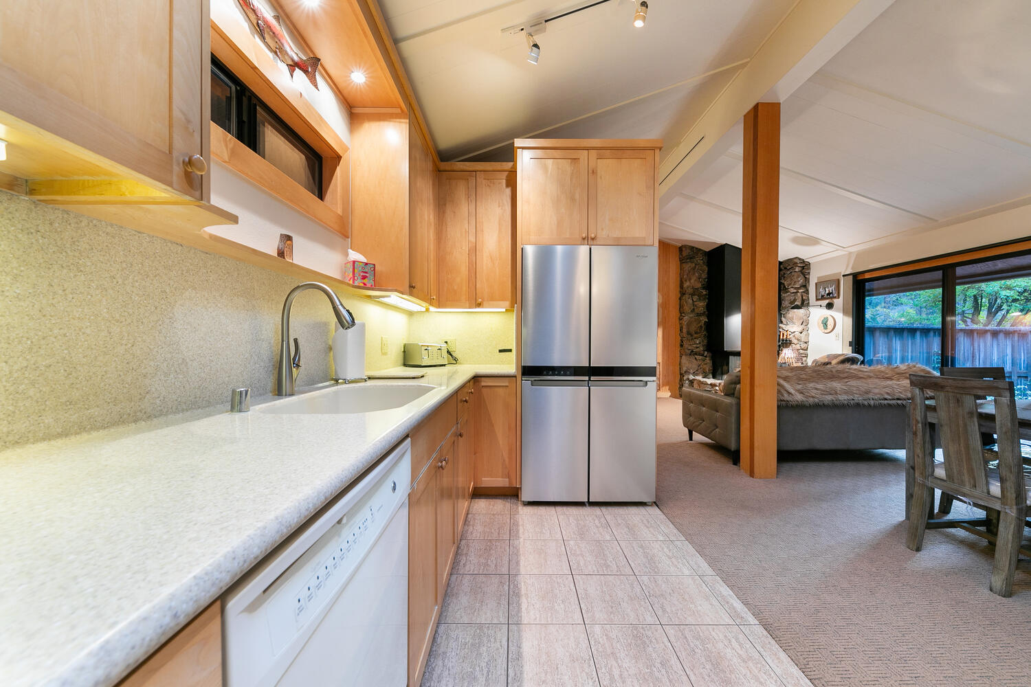 300 W Lake Blvd Unit 32 Tahoe-large-015-020-Interior-1500x1000-72dpi